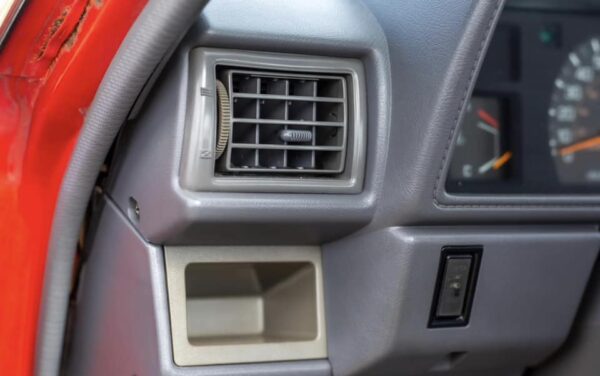 1987 Toyota Pickup 4×4 - Image 5