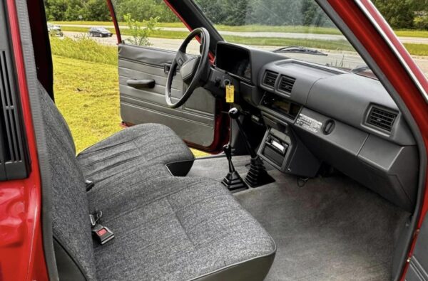 1987 Toyota Pickup 4×4 - Image 2