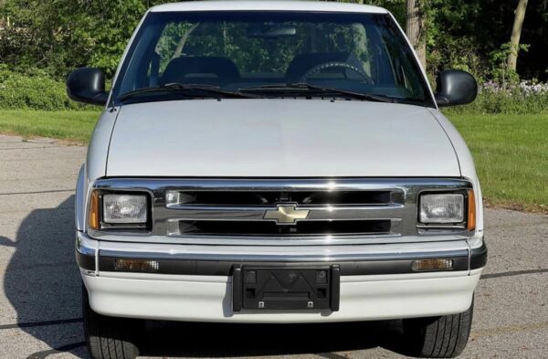 1996 Chevrolet S-10 LS - Image 9