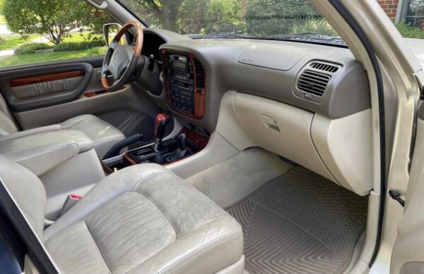 2000 Lexus LX 470 - Image 10