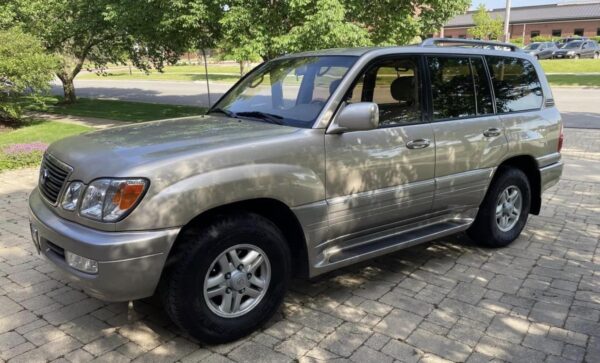 2000 Lexus LX 470 - Image 9