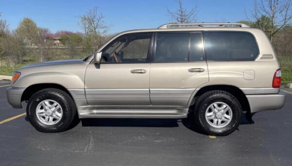 2000 Lexus LX 470 - Image 3