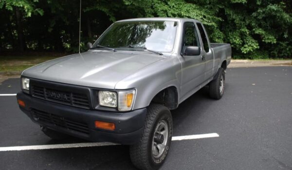 1989 Toyota Pickup SR5 XtraCab 4x4 - Image 4