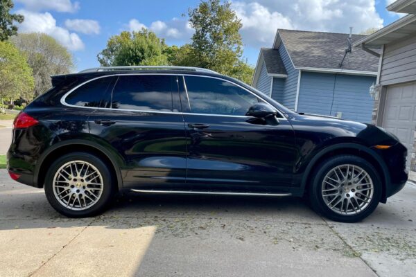 2011 Porsche Cayenne S - Image 12