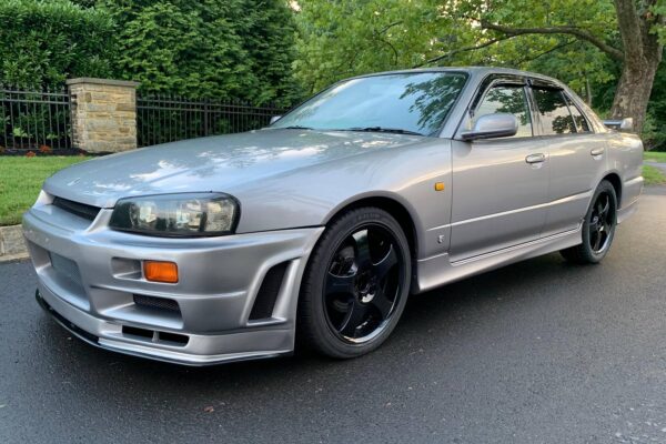 1998 Nissan Skyline 25GT-X Sedan - Image 4